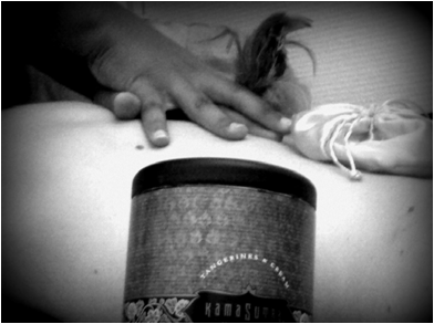 massage poudre kamasutra sur le dos