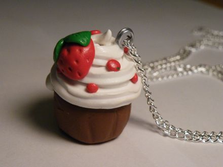 collier-cupcake-fraise