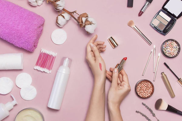 Maquillage: achetez des produits de qualité en promotion