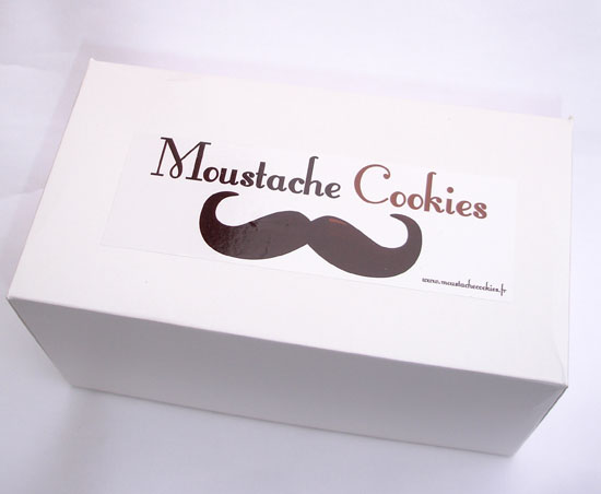 moustache-cookies-boite