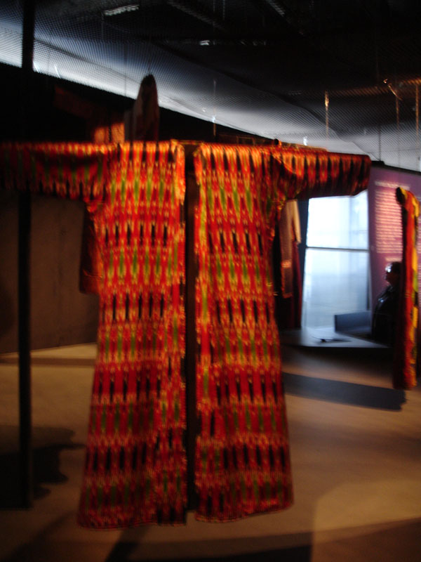 robe-teinture-femmes-orient-musée-branly