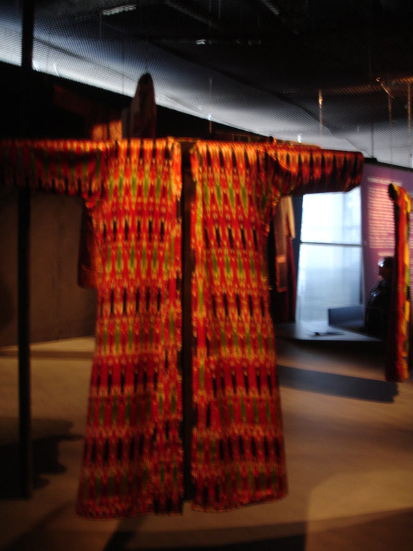 robe-teinture-femmes-orient-musée-branly