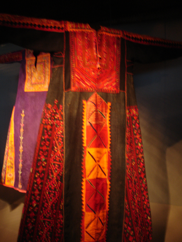 robes-christian-lacroix-musée-branly