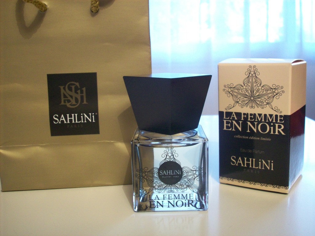 sahlini-femme-en-noir